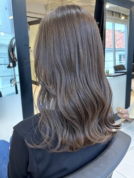 アクアオモテサンドウ(ACQUA omotesando) △ブリーチなしミルクティーグレージュ艶カラー髪質改善ロング