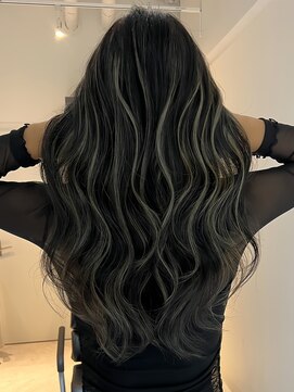 ヨロ 小岩(YOLO) ミルクティーグレージュハイライトケアブリーチレイヤーカット