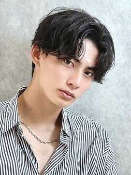 アーリー(Ali'i) センターパート刈り上げソフトツイスト緩めマッシュパーマ