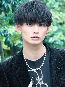 メンズ大人マッシュ黒髪セクシー束感