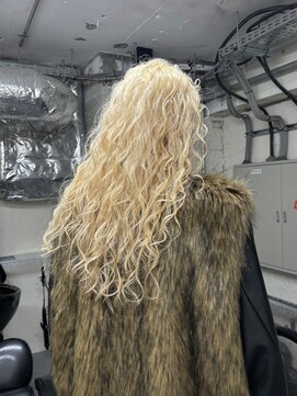 ノラ シンディ(NORA CYNDY) デザインカラーシャドウルーツカラー裾カラーレイヤーカット