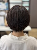 トレセッテ(tre sette)&nbsp;襟元スッキリして毛先の動きを出せるショートスタイル