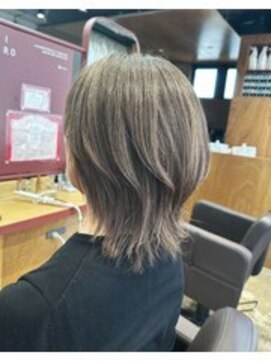 イロ ジェイアール JR奈良店(IRO) 白髪を生かした透明感グレージュ/くびれヘア/ショートウルフ