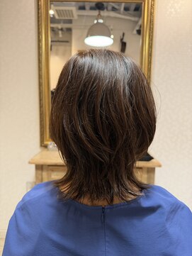 ダーハラ(Dar hara51) 【50代の品格】ペタンコ回避！ふんわり外ハネミディ
