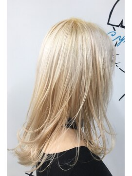 ノラ シンディ(NORA CYNDY) ホワイトブロンドカラー☆