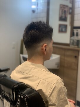 ブルートバーバーショップ(BLUET Barber Shop) ソフトモヒカンスキンフェード スタイル