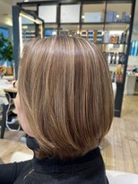 ジュイール(jouir)&nbsp;ダブルカラーショートボブインナーカラーハイライトケアブリーチ