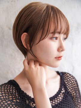 カライング(ing) 大人可愛い20代30代40代黒髪前下がりひし形小顔ボブ丸みショート