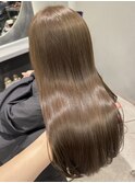 柔らかいベージュヘア