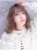ミルクティーベージュ　小顔ヘア　こなれミディ　ウルフヘアー