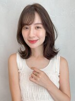 アグノス 青山(Agnos)&nbsp;大人ガーリーダークアッシュミディアムレイヤーカット 小顔