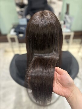 パーマ落としラボ アピッシュ 銀座(apish) 出射 綾 パーマ落としナチュラルストレート艶髪改善艶美髪