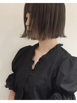グレージュ前下がりミディアムボブマーメイドアッシュハニーヘア