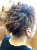 ララテラス(LaLa Terrace)&nbsp;ヴァイオレットシルバー×束感ツーブロックショート