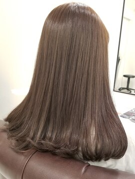 インビテーション(invitation) ワンカラーでもきれいなミルクティベージュ