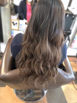 24 岸和田店 立体感アップのグラデーションカラー