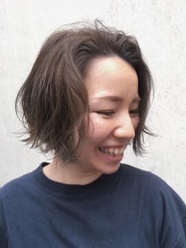 マージュ ギンザ(marju GINZA) ショートボブニュアンスパーマにオリーブベージュ