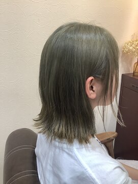 ドリーバンスアポロ 秦野 イメチェン／アッシュ／ミディアム／ホワイトグレージュ