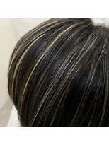 美容師 久保浦&nbsp;実はこのハイライト、2ヶ月前に入れたもの