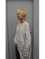 ヴァーディ オモテサンドウ(Vardy omotesando) blonde/ブリーチ ハイトーンショート 金髪 抜きっぱなし