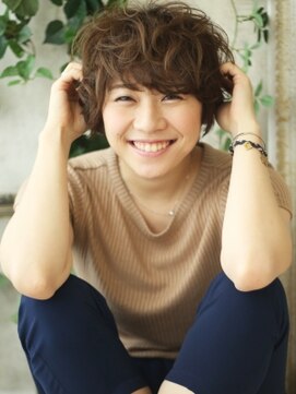 ヘアーワークスクリエイション ラフショート 無造作なはねがオシャレなショートです!!