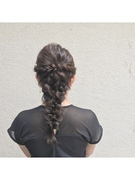 ワエン(WAEN) ほつれ編み込みダウンアレンジ