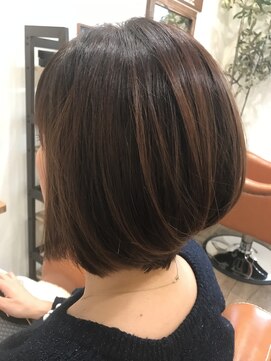 アオトソラ 前下がりレイヤーボブ