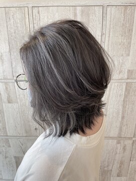 ヘアーアンドスパ フラップス(FLAPS) ミディアムウルフ×グレージュハイライト