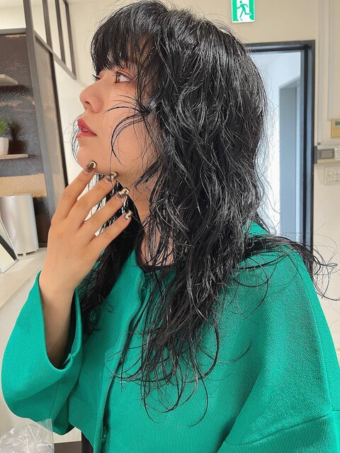 レイヤーウルフパーマ 黒髪パーマ　ロングヘアフルバング