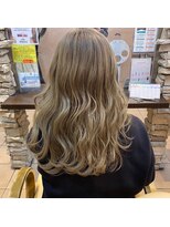 ティエル(Tiele) ホワイトベージュ