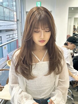 リラ バイ ミラ 新宿(LILA by MILA) ブリーチなし透明感カラー/韓国風レイヤーこなれミディ/新宿