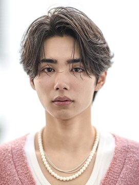 オーシャントーキョーオーバー 渋谷(OCEAN TOKYO OVER) 黒髪ツーブロック曲がる縮毛矯正ニュアンスセンターパート