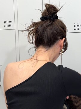 ロイオブジゼル(roi of GiseL) ヘアアレンジ シニオン タイトセット カチモリ お団子 結婚式