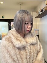 ヘアーサロンシャルム(hair salon charme)&nbsp;グレーシルバー／ハイトーンカラー/パツッとボブ