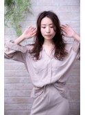 簡単スタイリングで伸ばしかけルーズラブのクラシカルセミディ