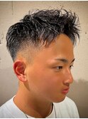 ba342ニュアンスカラー短髪刈り上げアップバング束感バーバー