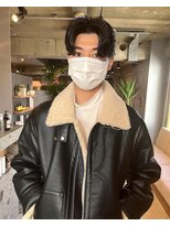 ニュアンスセンターパート刈り上げツーブロック（表参道原宿）