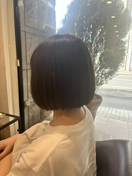 ノーム バイ アウラ(norm. by aura) ミニボブ切りっぱなしボブ丸みボブ透明感カラー