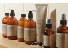 月のヒの雰囲気（rolland O-WAY独自の植物美容研究が集約されたヘアケアシリーズ.）