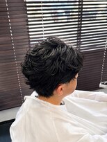 エミタス 柳通り(Emitas.) 緩めカールメンズパーマ