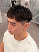 ルースト 心斎橋店(ROOST)&nbsp;刈り上げセンターパート/波巻きツイストスパイラル/心斎橋