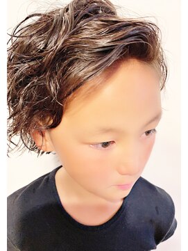 バフォ(BAЖHO) 海辺が似合う10歳