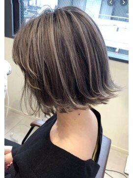 トルネード(TORNADO) 外国人風耳掛けボブパーマ ハイライトバレイヤージュ グレージュ