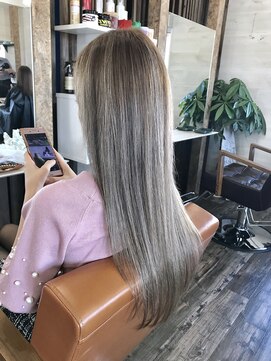 リリー シンジュク(Lilly) 【Lilly新宿】#ハイライト #シルバーベージュ#イルミナカラー