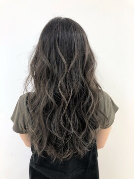 エヌプラス(N+) 黒髪グラデヘアーオリーブグレー小顔に見せるヘアココアベージュ