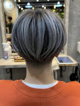 リィリ バイ ロダット 横浜(rili by LODAT) ショートボブ×シルバーグレージュ【rili横浜】