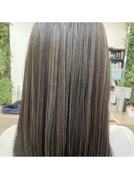 アローズソワン(HELLO'S SOIN) ハイライトで作るエイジレススタイル！