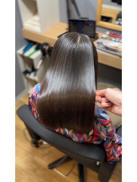 スリーク バイ ロイ 円町本店(sleek by roy) 特製髪質改善トリートメント。