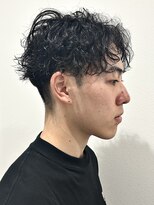 ヒュイル バイ ニアウ(Hwyl by Niau)&nbsp;メンズマッシュセンターパート波巻スパイラルパーマツーブロック