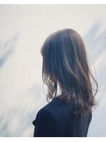 ロアナミドリノ(LOANA MIDORINO)&nbsp;気分で変えれるミディアムローレイヤー(飽きっぽい方おすすめ)